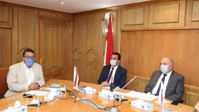 محافظ قنا: تخصيص 50 فدانا لمشروع الصرف الصحي بكوم الضبع | صور