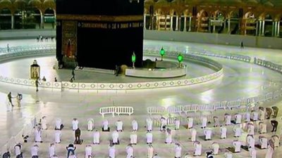 بث مباشر.. صلاة العشاء والتراويح من الحرم المكي