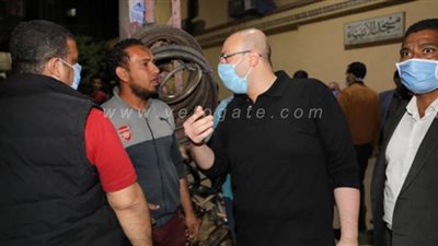 خالفوا حظر التجول.. محافظ بني سويف يأمر بغلق وتشميع 5 محال تجارية | صور