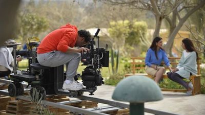 دينا الشربيني فى كواليس مسلسل 