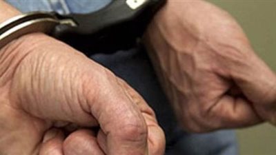 ضبط وإحضار ٣ عاطلين لاتهامهم بسرقة سوبر ماركت بالمرج