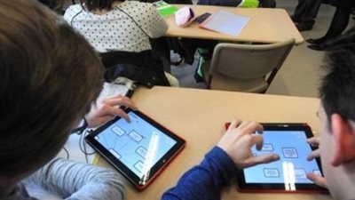 طلاب بأولى ثانوي ينشرون أجزاء من امتحان اللغة العربية عبر مواقع التواصل