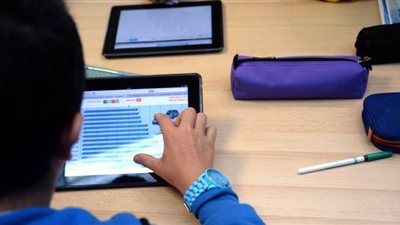 التعليم لطلاب أولى ثانوى: لو اتصالك بالامتحان انقطع لا تقلق.. إجابتك محفوظة