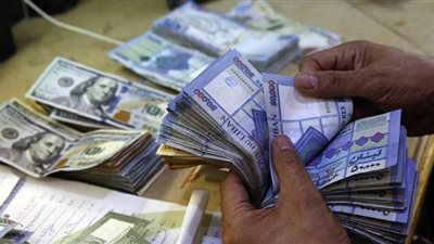 كاتب: الليرة اللبنانية تراجعت بنحو 200% من قيمتها |فيديو