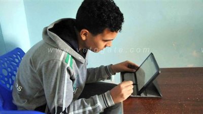 طلاب الصف الأول الثانوي بالإسكندرية يؤدون امتحان اللغة العربية | صور