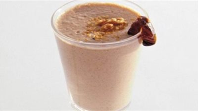 لمحبي العصائر.. طريقة عمل التمر بالحليب المكثف | فيديو