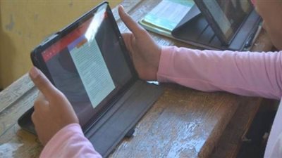 100 % نسبة دخول طلاب أولى ثانوي على منصة الاختبار الإلكترونى بالوادى الجديد