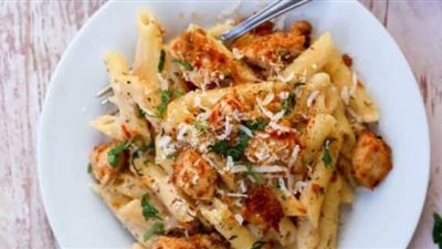 طريقة عمل المكرونة بالفراخ والطماطم المجففة | فيديو