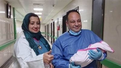 خروج 14 متعافى بينهم سيدة ورضيعتها من مستشفى العزل بإسنا | صور