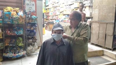 رئيس مدينة الباجور يوزع 