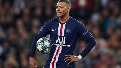 مبابي يلمح لبقائه مع باريس سان جيرمان