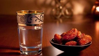 طبيب أسنان يكشف فوائد التمر على المائدة الرمضانية