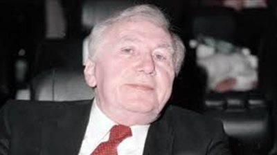 للأبناء رأي آخر.. نزار قباني فتى أحلام النساء إلا ابنته