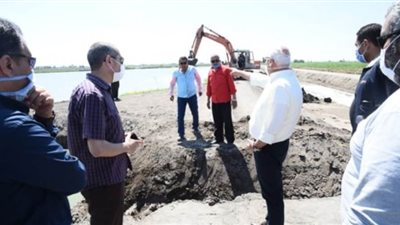 محافظ بورسعيد يقود حملة لإزالة ٨ مزارع سمكية مخالفة علي ٤٠ فدانا | صور