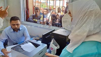 نائب محافظ مطروح تتفقد المرحلة الثانية لصرف منحة العمالة غير المنتظمة