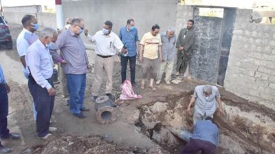 محافظ أسيوط يتفقد أعمال إصلاح كسر خط مياه 8 بوصات رئيسي بقرية درنكة