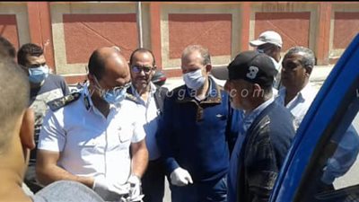 غلق وتشميع 4 مخازن لفرز القمامة دون ترخيص بحي المناخ في بورسعيد | صور