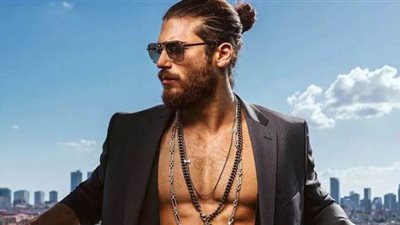 جان يامان يتعلم رقص التانجو مع والدته.. وصدمة للجمهور | فيديو