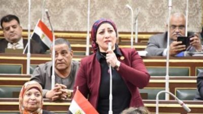 نائبة تخاطب رئيس الوزراء لزيادة بدل العدوى للأطباء