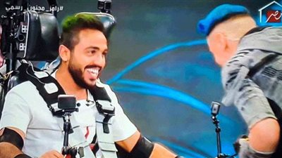 رامز جلال يهدد كهربا بالثعبان.. واللاعب يرد: أنت أهلاوي تبقى عم مصر