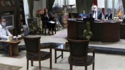 محافظ جنوب سيناء يلتقي المجموعة الاقتصادية ويشدد على انتهاء المشاريع في موعدها