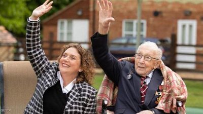 ملكة بريطانيا ترسل تهنئة شخصية لمحارب بريطاني في عيد ميلاده الـ100