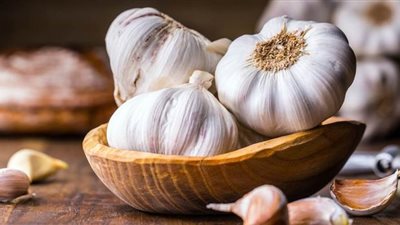 فصوص الثوم صيدلية كاملة لعلاج الشعر