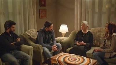 القمر آخر الدنيا الحلقة 8.. مفاجأة لأولاد كريمة عند زيارة صديقتها مقدسة | فيديو