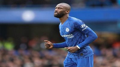 مدافع تشيلسي: 