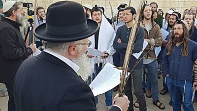 جماعات يهودية تهاجم عمدة نيويورك بعد اتهامهم بنشر كورونا