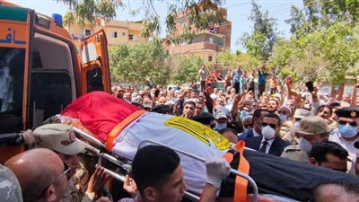 محافظ البحيرة يتقدم جنازة الشهيد المجند محمد الجوهري ابن كوم حمادة