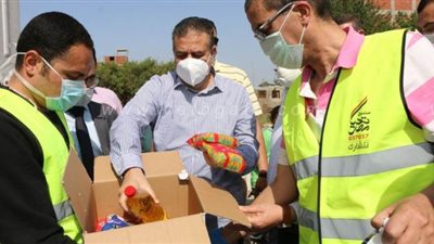 محافظ المنوفية: توزيع 6 آلاف كرتونة غذائية و5 أطنان لحمة على أسر العزل | صور