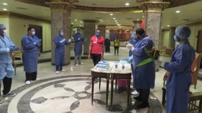 خروج 25 حالة جديدة بعد تعافيهم من كورونا بالطود شرق الأقصر