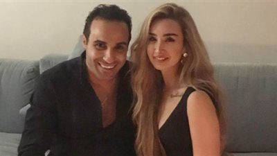 أحمد فهمي يسخر من زوجته هنا الزاهد في 