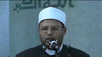 أول تعليق من إمام مسجد عمرو بن العاص بعد قرار بث صلاة العشاء والتراويح