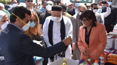 وزيرا الرياضة والتضامن يشهدان إطلاق أكبر قافلة مساعدات غذائية | صور