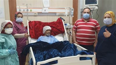 10 صور ترصد خروج 8 حالات بينهم مسن من مستشفى العزل بقنا