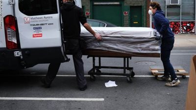 أمريكا تسجل 1435 وفاة جديدة بكورونا