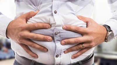 4 مشروبات أساسية تساعدك على التخلص من مشكلة انتفاخ البطن