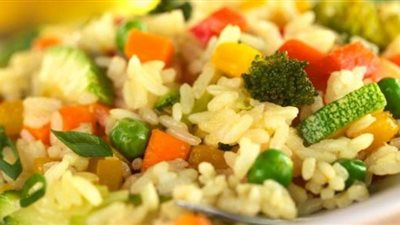طريقة عمل الأرز بالخضار | فيديو