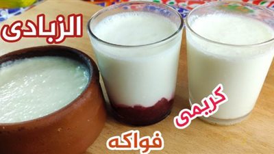 طريقة عمل الزبادي في البيت.. كريمي ومتماسك وبالفواكه | فيديو