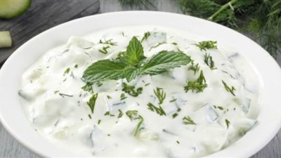 طريقة عمل سلطة الزبادي بالخيار | فيديو