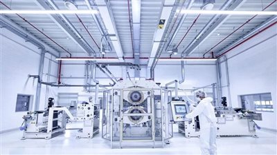 فولكس فاجن تدشن أول مصنع لإنتاج بطاريات السيارات الكهربائية