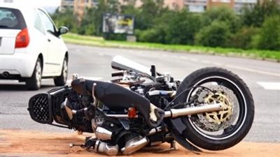 مصرع مكوجي إثر اصطدام سيارة بدراجته النارية بنها
