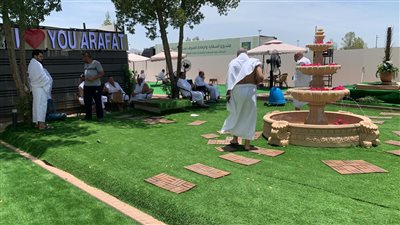 7 صور ترصد مخيمات وزارة السياحة للحجاج بجبل عرفات