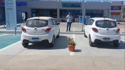 بدء تفعيل الشحن الكهربائى بمحطات الوقود في شرم الشيخ| صور