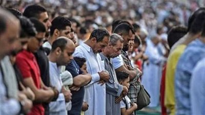 مظاهر الاحتفال بعيد الأضحى في الساعات الأولى.. شماريخ بمصطفى محمود.. وشلالات بلالين بهدايا في بورسعيد | فيديو