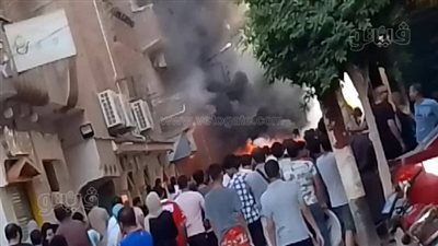 احتراق سيارة بجوار بنك شهير يثيرالذعر بـ