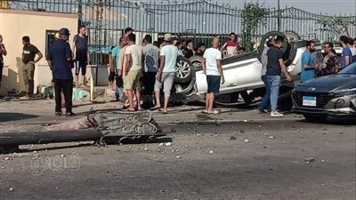 انقلاب سيارة ملاكي أمام شاطئ الملاحة بالإسماعيلية| صور