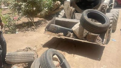 ضبط عربات تلقي مخلفات أسفل محور صفط اللبن في بولاق | صور